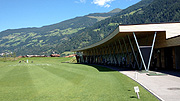 noch Baustelle neben demGolfplatz: die Sport Residenz Zillertal eröffnet am 6.12.2014 (©Foto: Martin Schmitz)